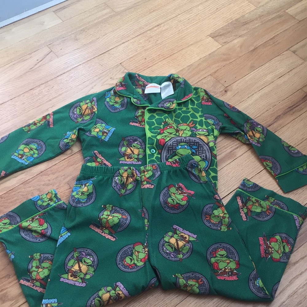 ➡️2/$10!⬅️ GUC TMNT pj set
